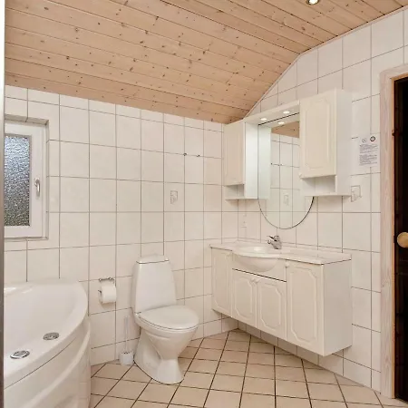 Three-bedroom Holiday In 25 Holiday home
