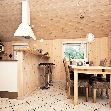 Three-bedroom Holiday In 25 *