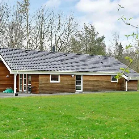 Three-bedroom Holiday In 25 * Oksbøl